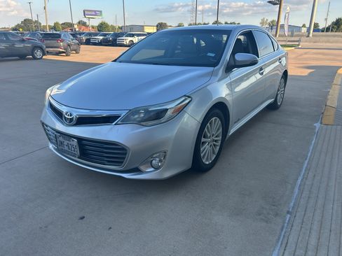 Used 2014 Toyota Avalon XLE Touring FWD image 2