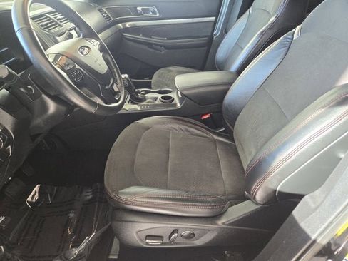 Used 2018 Ford Explorer XLT w/ Equipment Group 202A image 21