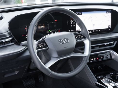Certified 2025 Audi Q5 Premium w/ Convenience Package image 11