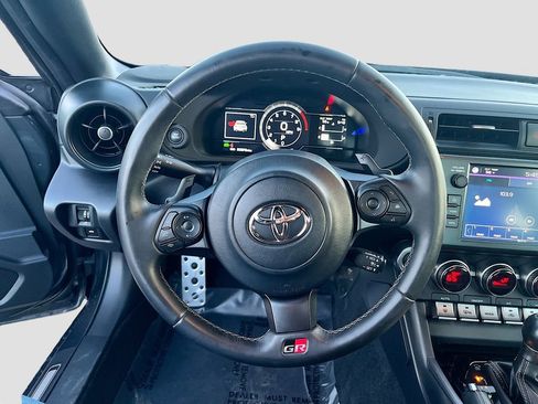 Used 2024 Toyota GR86 Premium image 11