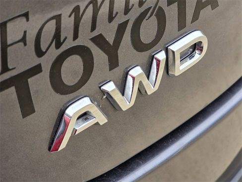 Used 2025 Honda Pilot Touring image 9