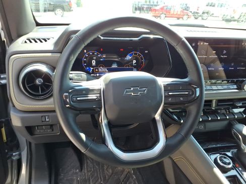 Used 2025 Chevrolet Colorado ZR2 w/ Technology Package AWD/4WD image 7