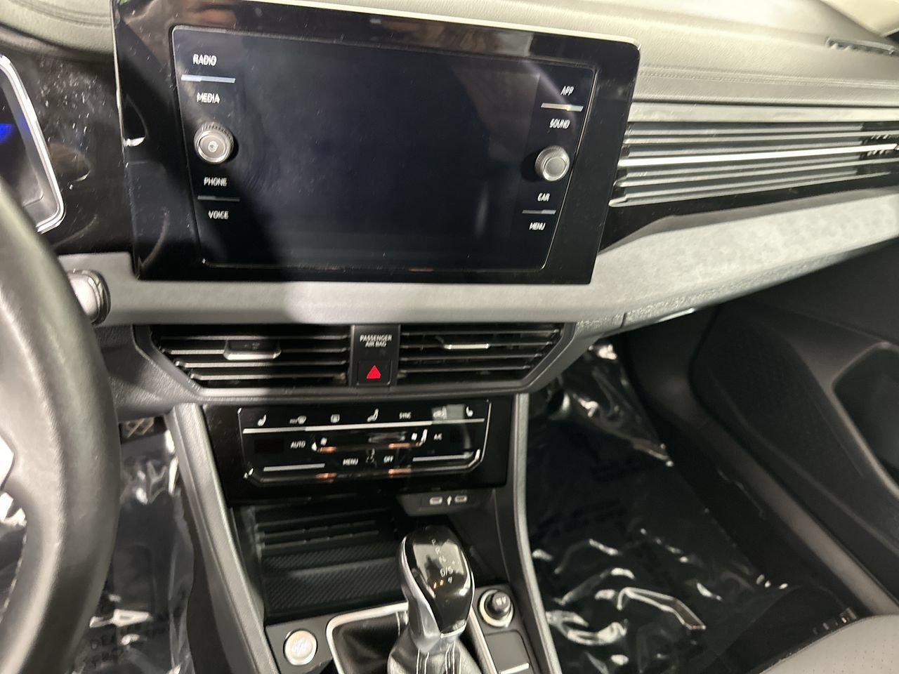 Used 2025 Volkswagen Jetta SE FWD image 13