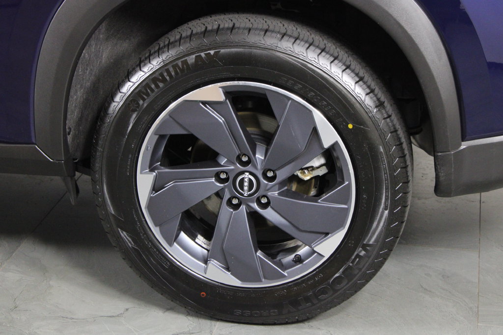 Certified 2025 Nissan Rogue SV FWD image 13
