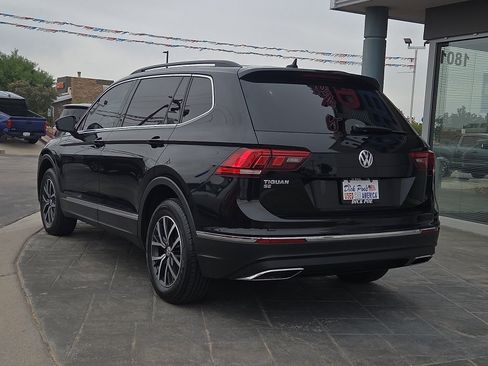 Used 2020 Volkswagen Tiguan SE w/ Panoramic Sunroof Package FWD image 4