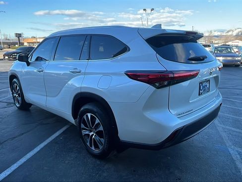 Used 2020 Toyota Highlander XLE AWD/4WD image 5