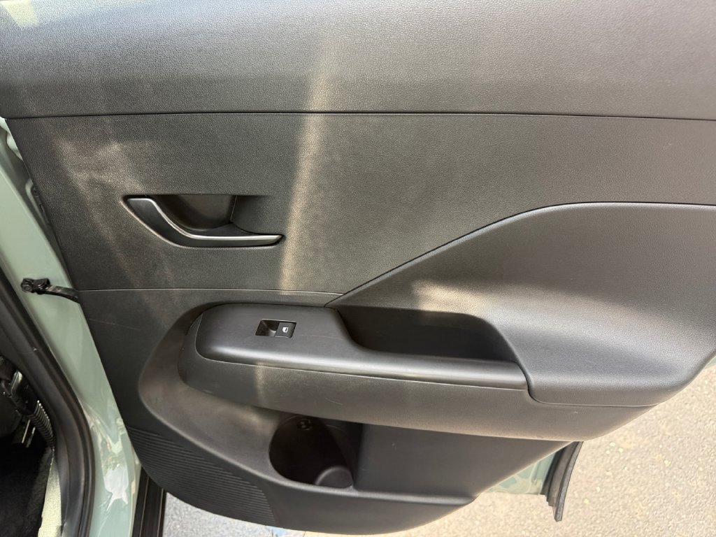 Used 2025 Hyundai Kona SEL AWD/4WD image 20