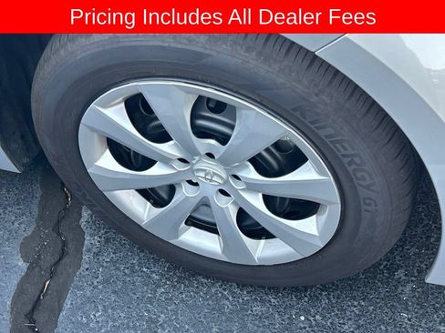 Used 2025 Toyota Corolla LE FWD image 2
