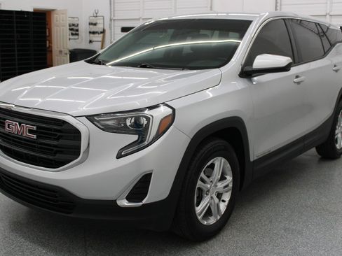 Used 2018 GMC Terrain SLE FWD image 3