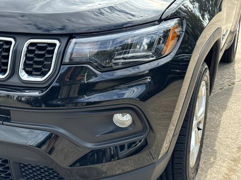 Certified 2024 Jeep Compass Latitude image 9