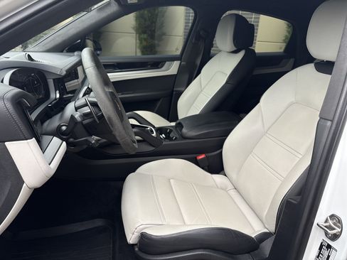 Used 2024 Porsche Cayenne S AWD/4WD image 16