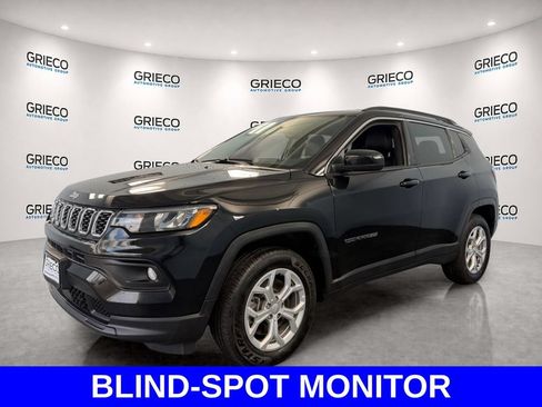 Used 2024 Jeep Compass Latitude AWD/4WD image 3