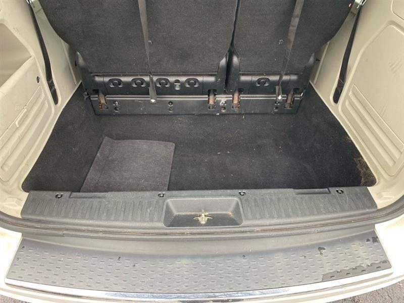 Used 2013 Dodge Grand Caravan American Value Package w/ UConnect Hands-Free Group FWD image 11