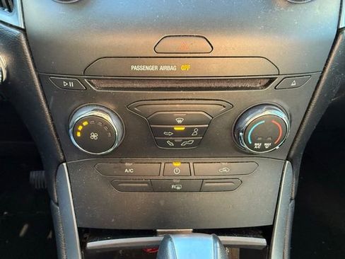 Used 2016 Ford Edge SE image 24