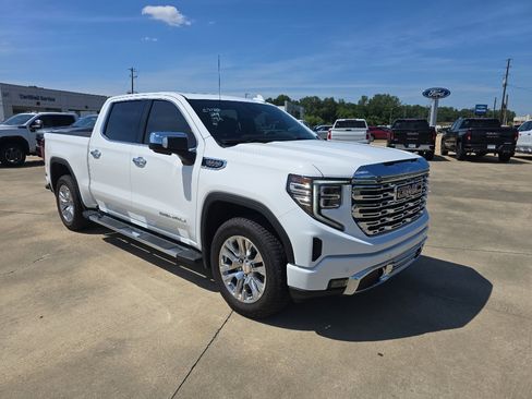 Used 2024 GMC Sierra 1500 Denali w/ Technology Package AWD/4WD image 3