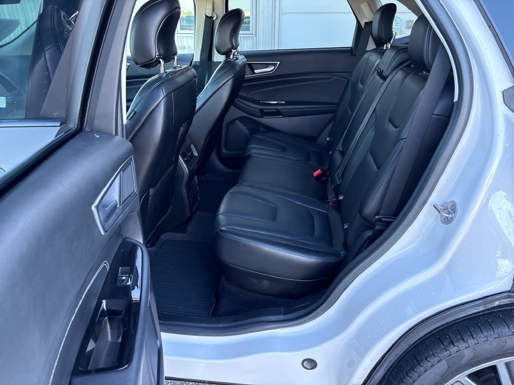 Used 2019 Ford Edge Titanium w/ Equipment Group 301A AWD/4WD image 24