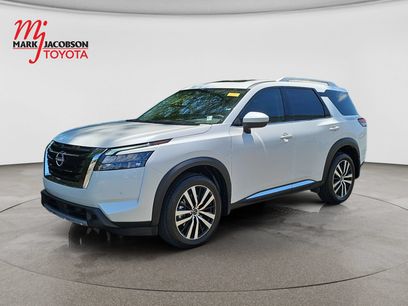 Used 2025 Nissan Pathfinder Platinum w/ Cargo Package