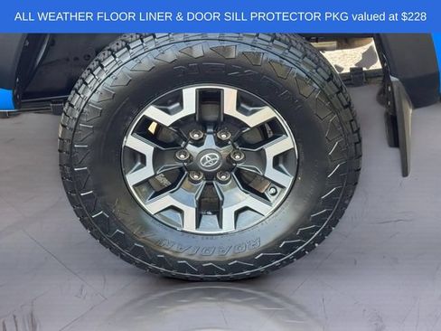 Used 2020 Toyota Tacoma TRD Off-Road w/ TRD Premium Off Road Package AWD/4WD image 8