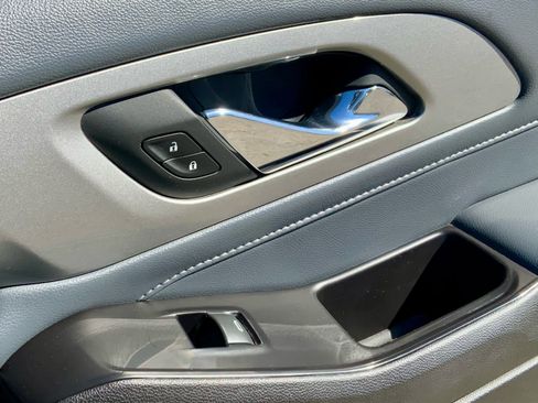 Used 2018 Chevrolet Traverse LT image 51