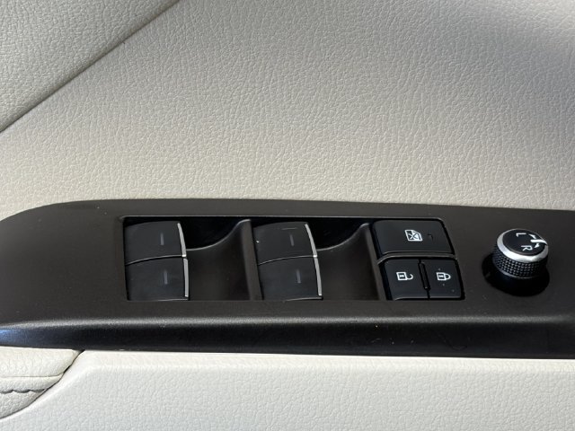 Used 2021 Toyota Camry XLE FWD image 20