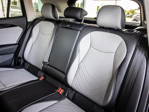 New 2026 Volkswagen Tiguan SE image 48