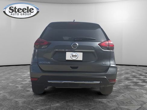 Used 2018 Nissan Rogue SV image 4