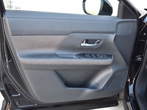 Certified 2025 Nissan Kicks SV image 12