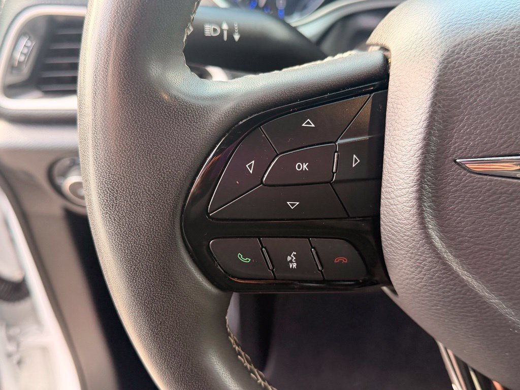 Used 2024 Chrysler Pacifica Touring FWD image 21