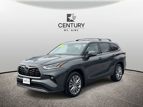 Used 2024 Toyota Highlander Platinum image 5