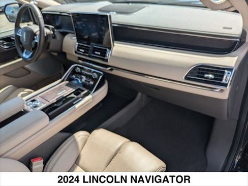 Used 2024 Lincoln Navigator Reserve image 31