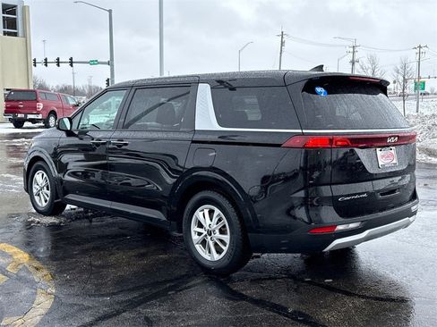 Used 2022 Kia Carnival LX image 7