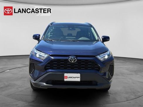 Used 2022 Toyota RAV4 XLE w/ Convenience Package FWD image 2