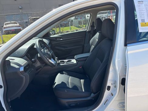 Used 2025 Nissan Altima 2.5 SV FWD image 27