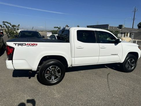 Used 2018 Toyota Tacoma TRD Sport w/ Technology Package AWD/4WD image 13