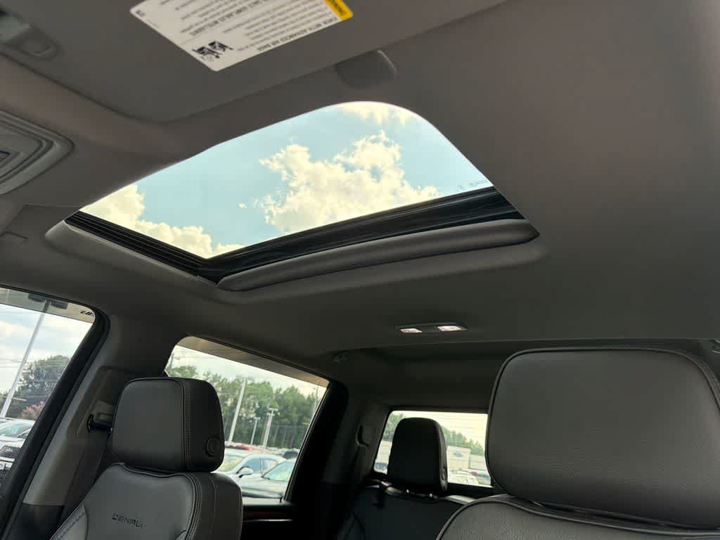 Used 2024 GMC Sierra 3500 Denali w/ Denali Reserve Package AWD/4WD image 31