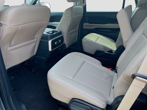 Used 2023 Ford Expedition XLT RWD image 26