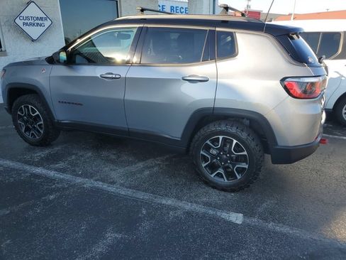 Used 2019 Jeep Compass Trailhawk w/ Leather Interior Group AWD/4WD image 3