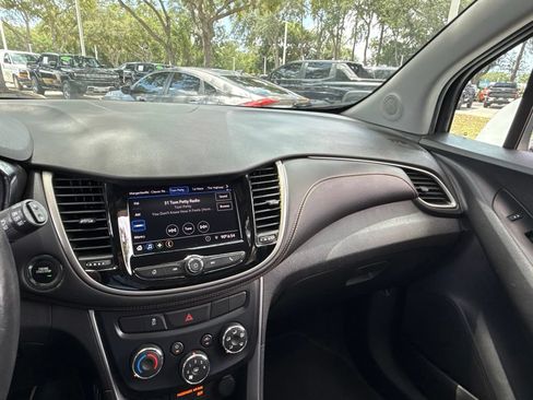 Used 2020 Chevrolet Trax LT w/ Driver Confidence Package AWD/4WD image 40