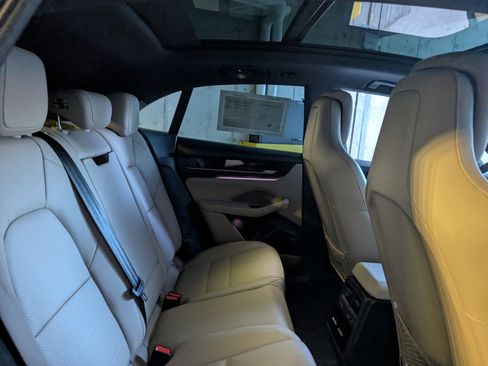 Used 2025 Porsche Macan Electric image 25