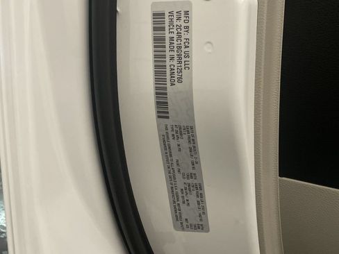 Used 2024 Chrysler Pacifica Touring-L FWD image 26