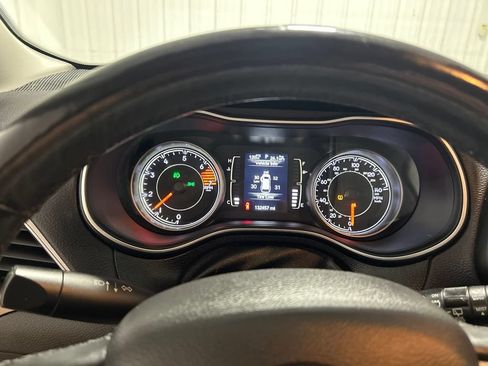 Used 2019 Jeep Cherokee Latitude w/ Cold Weather Group FWD image 22