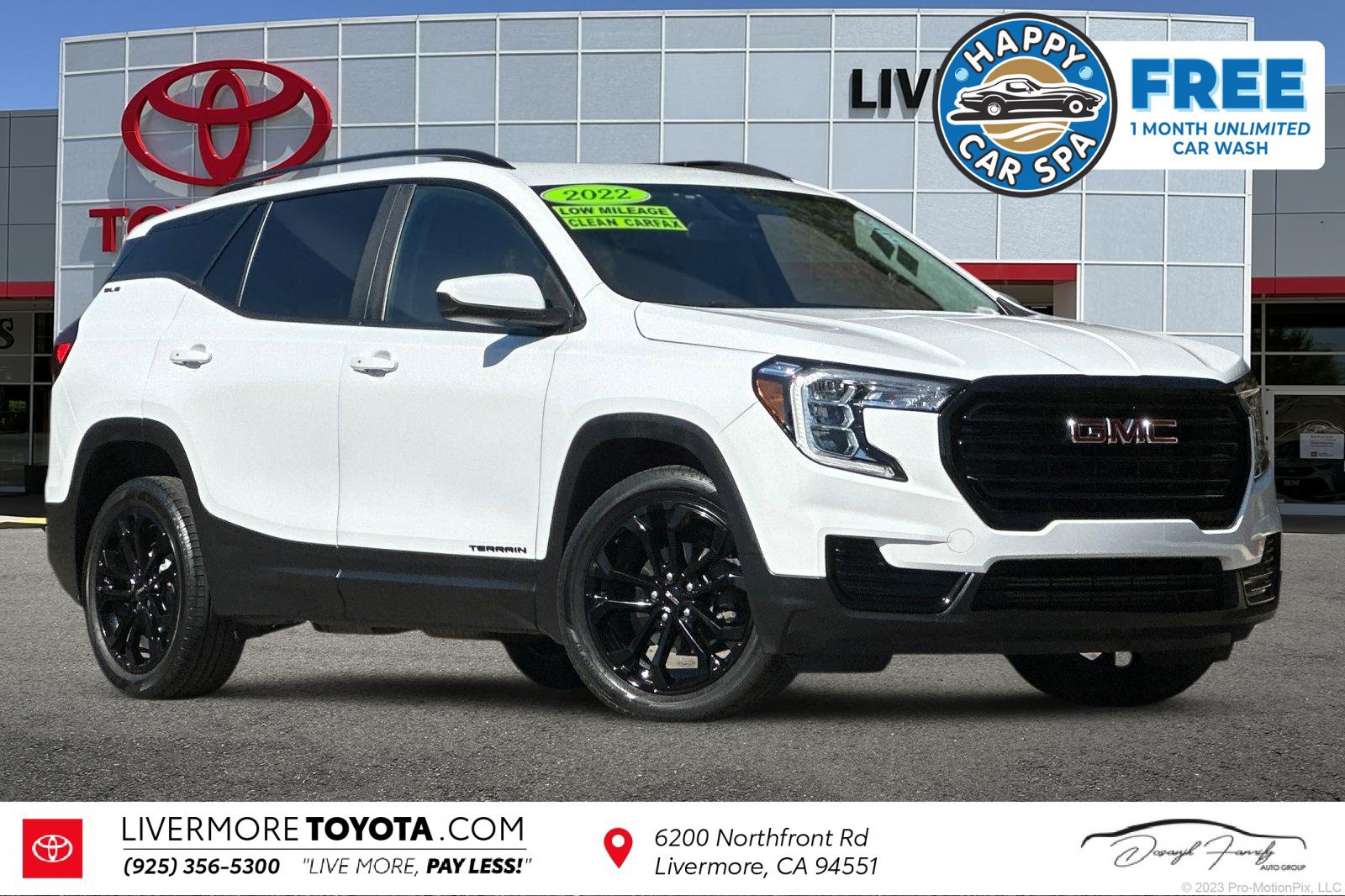 Used 2022 GMC Terrain SLE w/ Driver Convenience Package FWD image 1
