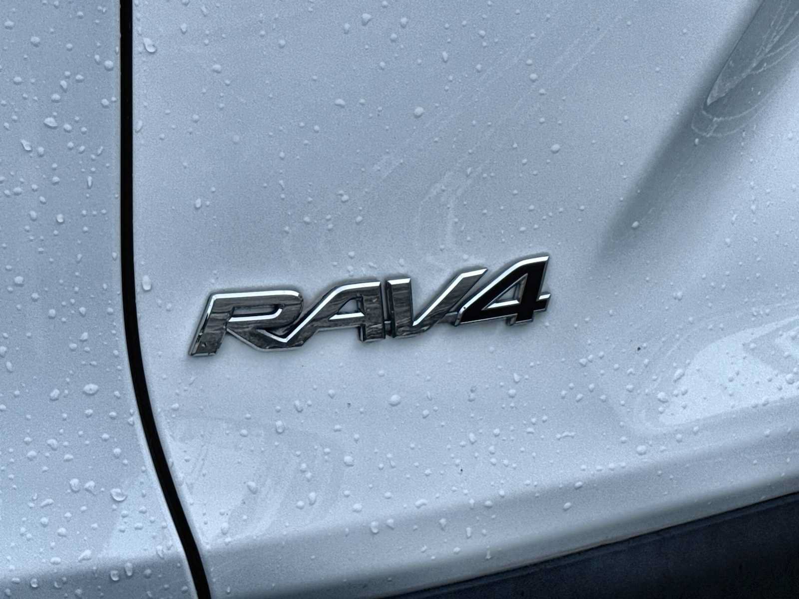 Used 2024 Toyota RAV4 XLE w/ Convenience Package FWD image 10