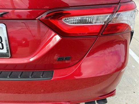 Used 2020 Toyota Camry SE image 9