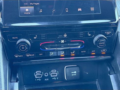 Used 2024 Jeep Grand Cherokee L Altitude image 16