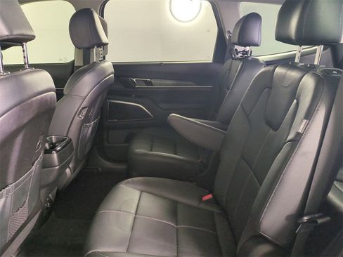 Used 2024 Kia Telluride SX w/ Towing Package image 16