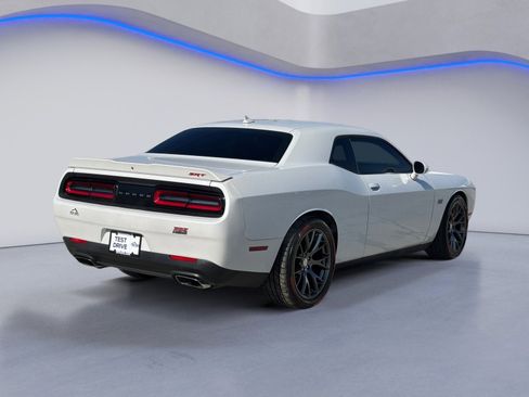 Used 2015 Dodge Challenger SRT image 11