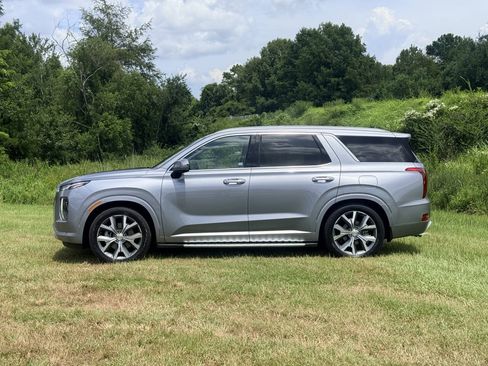 Used 2021 Hyundai Palisade Limited FWD image 2