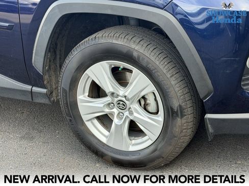 Used 2019 Toyota RAV4 XLE w/ Convenience Package FWD image 7