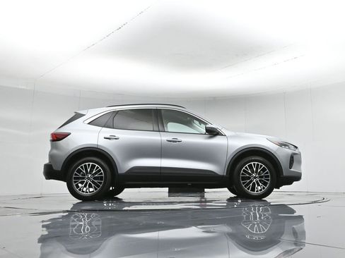 Certified 2023 Ford Escape SE image 49